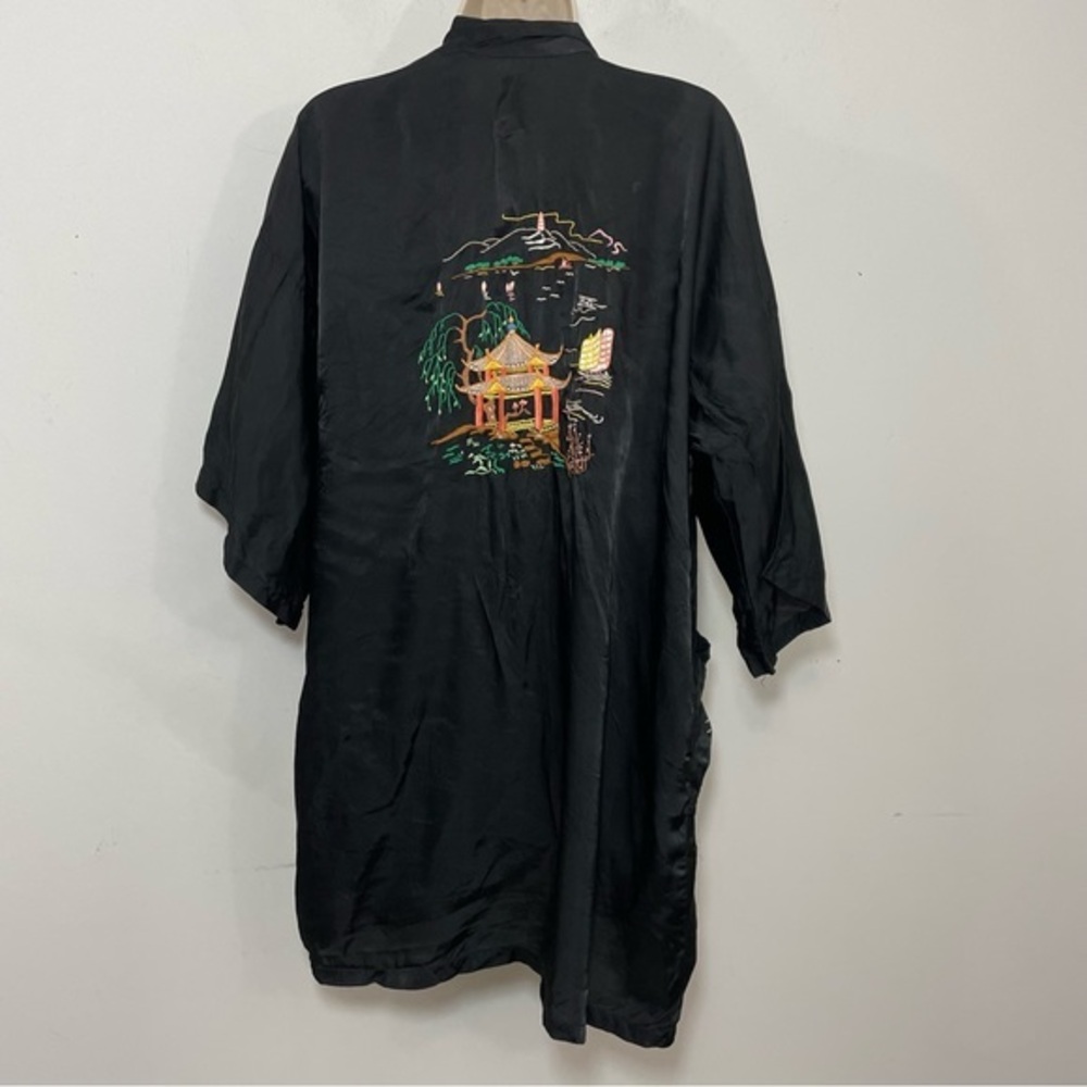 VINTAGE RAYON ASIAN CHINESE HAND EMBROIDERED KIMONO ROBE SIZE SMALL BLACK TEMPLE